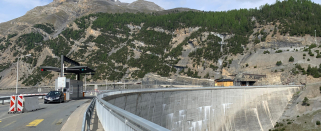 Kraftwerk Staudamm mit Einlassstation