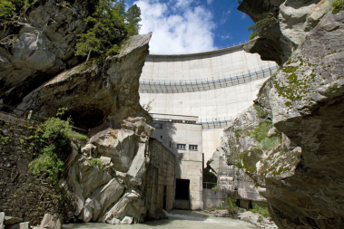 Kraftwerk Staumauer unten